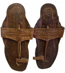 "Kolhapuri" Buffalo Leather Sandals - Brown CASE